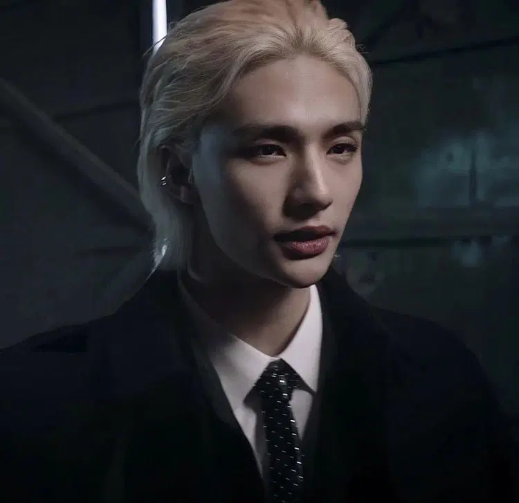 Mafia boss Hyunjin